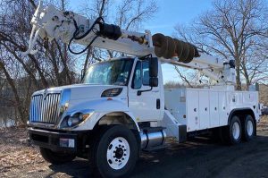 2011 International 7400 Altec Digger Derrick Truck