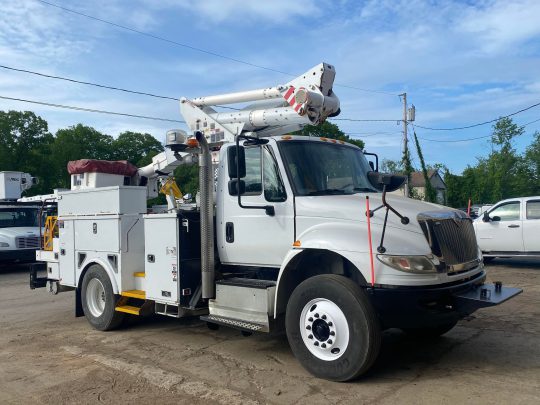 2016-International-4400-Altec-Material-Handler-Bucket-Truck