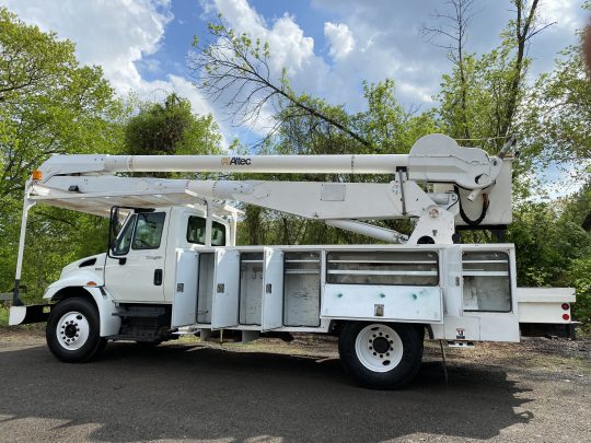 2009-International-4300-Altec-Material-Handler-Utility-Bucket-Truck