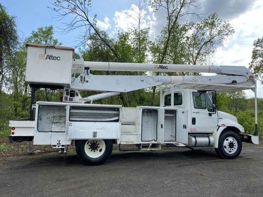 2009-International-4300-Altec-Material-Handler-Utility-Bucket-Truck