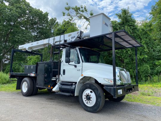 2005-International-4300-Altec-Flatbed-Rear-Mount-Bucket-Truck-Automatic-Pre-Emission