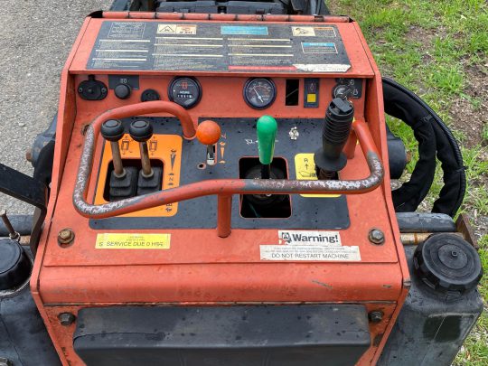 2012-Ditch-Witch-SK650-Mini-Dingo-Skid-Steer-Ride-On-Grapple-Machine