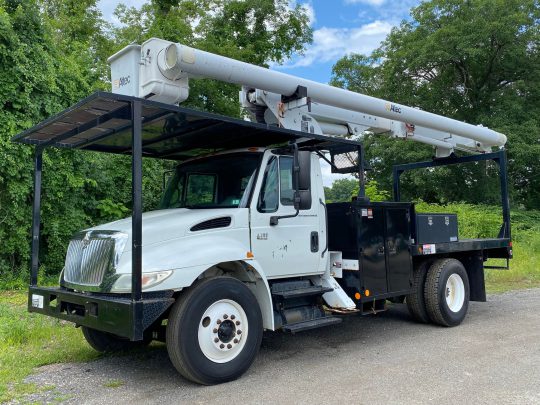 2005-International-4300-Altec-Flatbed-Rear-Mount-Bucket-Truck-Automatic-Pre-Emission