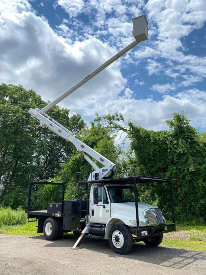 2005-International-4300-Altec-Flatbed-Rear-Mount-Bucket-Truck-Automatic-Pre-Emission