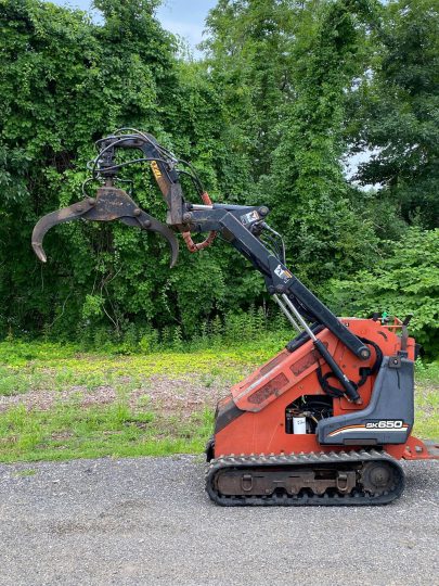 2012-Ditch-Witch-SK650-Mini-Dingo-Skid-Steer-Ride-On-Grapple-Machine