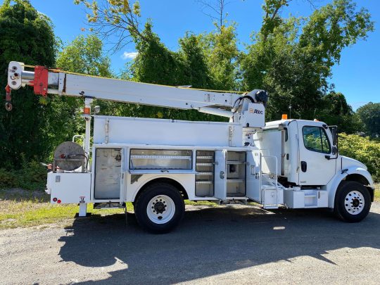 2011-Freightliner-M2-106-Business-Class-Altec-Digger-Derrick-Line-Pulling-Underground-Truck