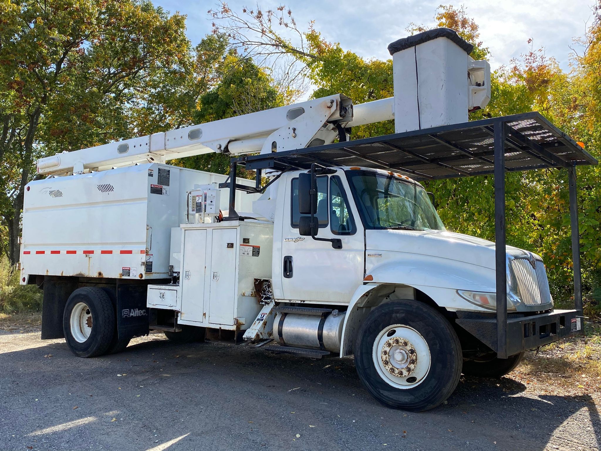 2009 International 4300 Altec Elevator Forestry Bucket Truck Platinum