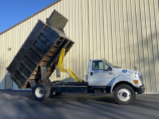 2011-Ford-F750-Under-CDL-Chipper-Dump-Truck