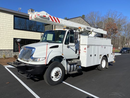 2016-International-4400-Versalift-Utility-Bucket-Truck