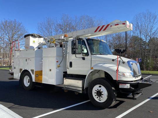 2016-International-4400-Versalift-Utility-Bucket-Truck