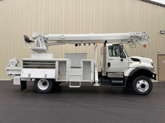 2008-International-7300-4x4-Altec-Digger-Derrick-Utility-Truck