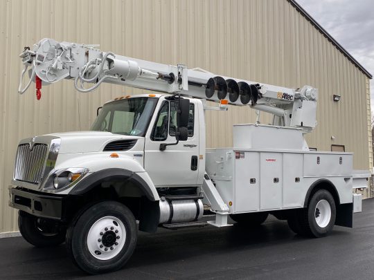 2008-International-7300-4x4-Altec-Digger-Derrick-Utility-Truck