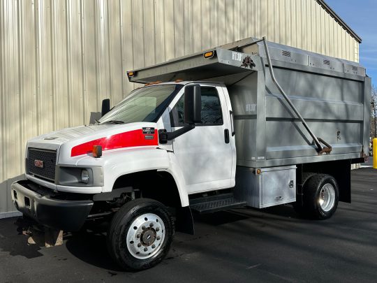 2005-GMC-C5500-4x4-Chipper-Leaf-Dump-Bed-Landscaping-Truck