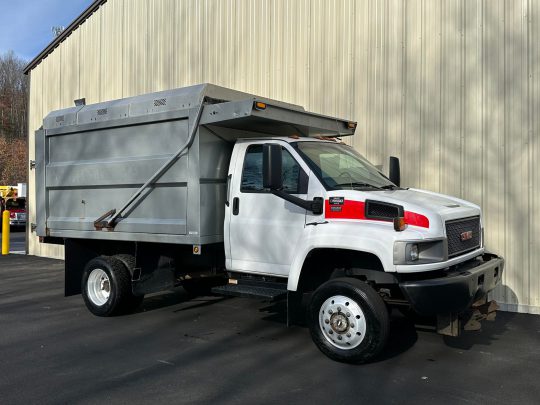 2005-GMC-C5500-4x4-Chipper-Leaf-Dump-Bed-Landscaping-Truck