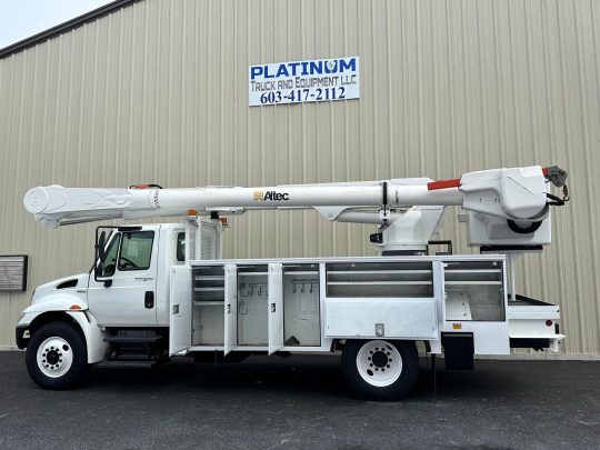 2009-International-4300-Altec-Material-Handler-Utility-Bucket-Truck