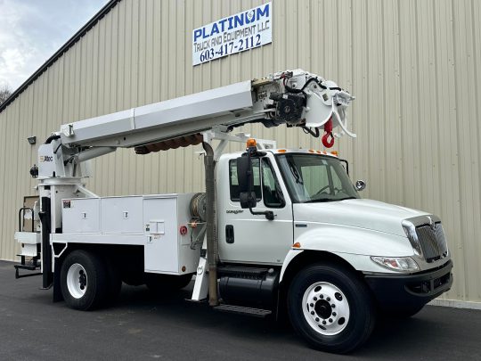 2009-International-4300-Altec-Digger-Derrick-Utility-Truck