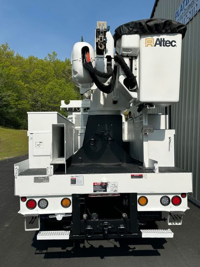 2009-International-7300-4x4-Altec-Material-Handler-Bucket-Truck