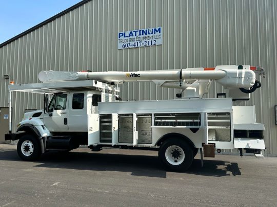 2009-International-7300-4x4-Altec-Material-Handler-Bucket-Truck