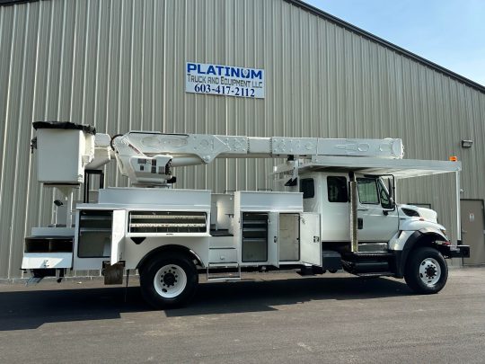 2009-International-7300-4x4-Altec-Material-Handler-Bucket-Truck