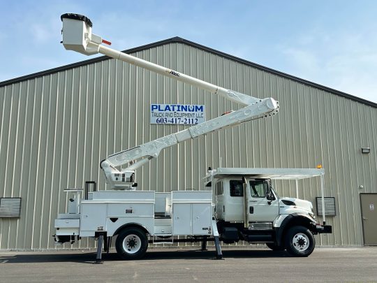 2009-International-7300-4x4-Altec-Material-Handler-Bucket-Truck