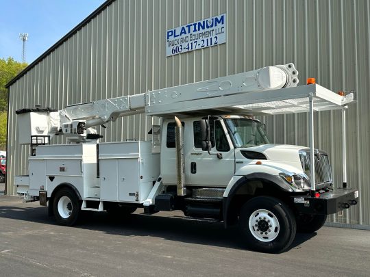 2009-International-7300-4x4-Altec-Material-Handler-Bucket-Truck