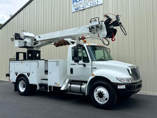 2011-International-4300-Terex-Utility-Digger-Derrick-Storm-Truck