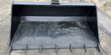 New-Unused-66"-Skid-Steer-Tooth-Bucket-Unbranded
