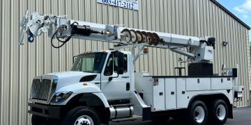 2014-International-7400-6x6-Altec-Digger-Derrick-Truck