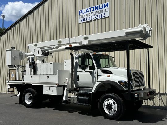 2011-international-7300-4x4-altec-rear-mount-elevator-bucket-truck