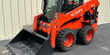 2022-Kubota-SSV65-Enclosed-Cab-AC-Heat-Radio-Skid-Steer-Tracked-Machine