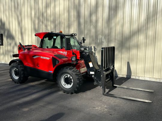 2023-Manitou-625H-Comfort-Enclosed-Telehandler-Fork-Truck