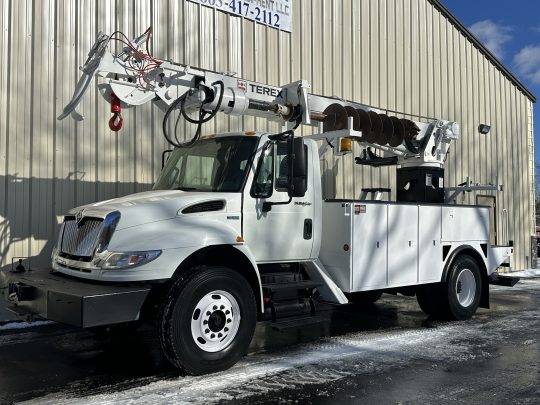 2012-International-4300-Terex-Utility-Digger-Derrick-Storm-Truck