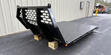 Aluminum Truck Bed, Aluminum Truck Body, diesel trucks, Downeaster, Dump bed, duramag, Durarack, installs, landscape dump truck, landscape equipment, Magnum Rack, mechanic trucks, New Truck Bed, Service, service bed, steel bed, SwapHogg, Switchandgo, Upfit, Utility Bed