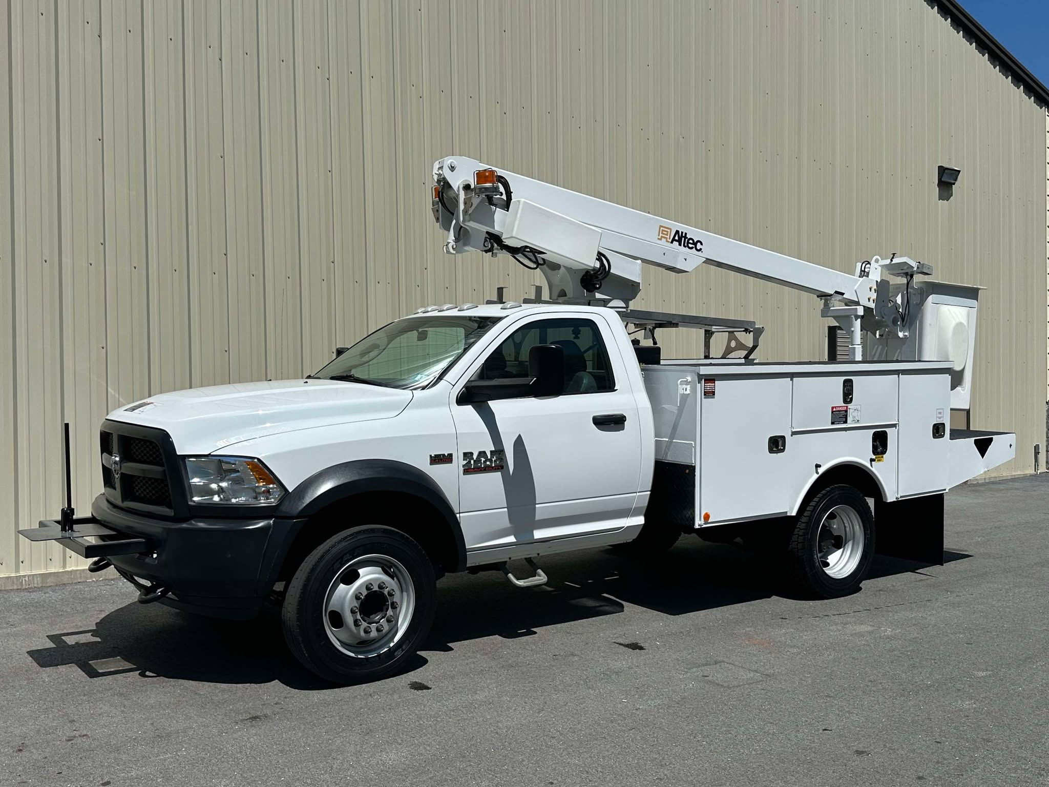2016-Ram-4500-Altec-Utility-Bucket-Truck-Fiber-Splicing-Truck-Non-Conductive-Man-Lift-Boom-Truck