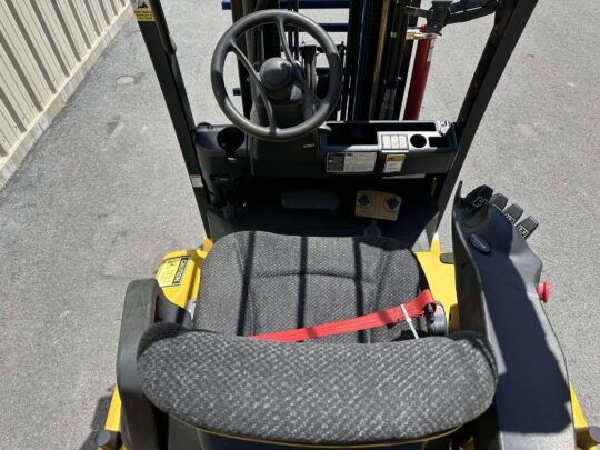 2013-Yale-ERCO65VGN48TE083-Electric-Forklift-Warehouse-Forktruck-Cascade-Pallet-Forks