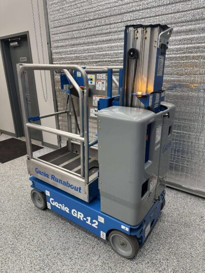 New-2024-Genie-GR-12-Boom-Vertical-Mast-Man-lift-DC-AC-Electric