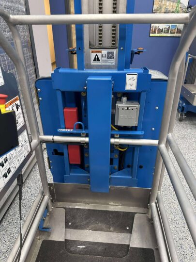 New-2024-Genie-GR-12-Boom-Vertical-Mast-Man-lift-DC-AC-Electric