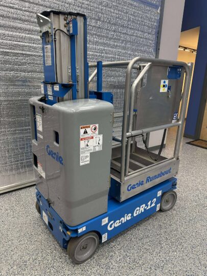 New-2024-Genie-GR-12-Boom-Vertical-Mast-Man-lift-DC-AC-Electric