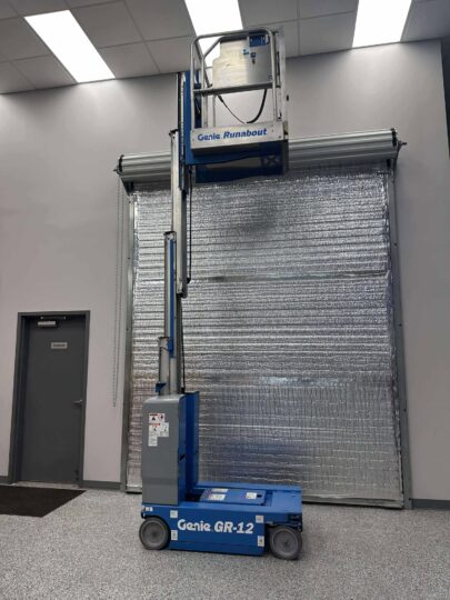 New-2024-Genie-GR-12-Boom-Vertical-Mast-Man-lift-DC-AC-Electric