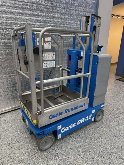 New-2024-Genie-GR-12-Boom-Vertical-Mast-Man-lift-DC-AC-Electric