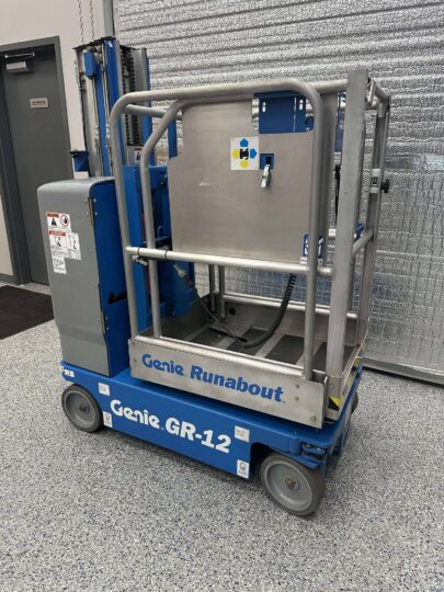 New-2024-Genie-GR-12-Boom-Vertical-Mast-Man-lift-DC-AC-Electric