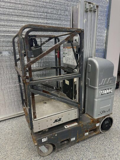 2010-JLG-20MVL-Electric-Vertical-Mast-Man-Lift