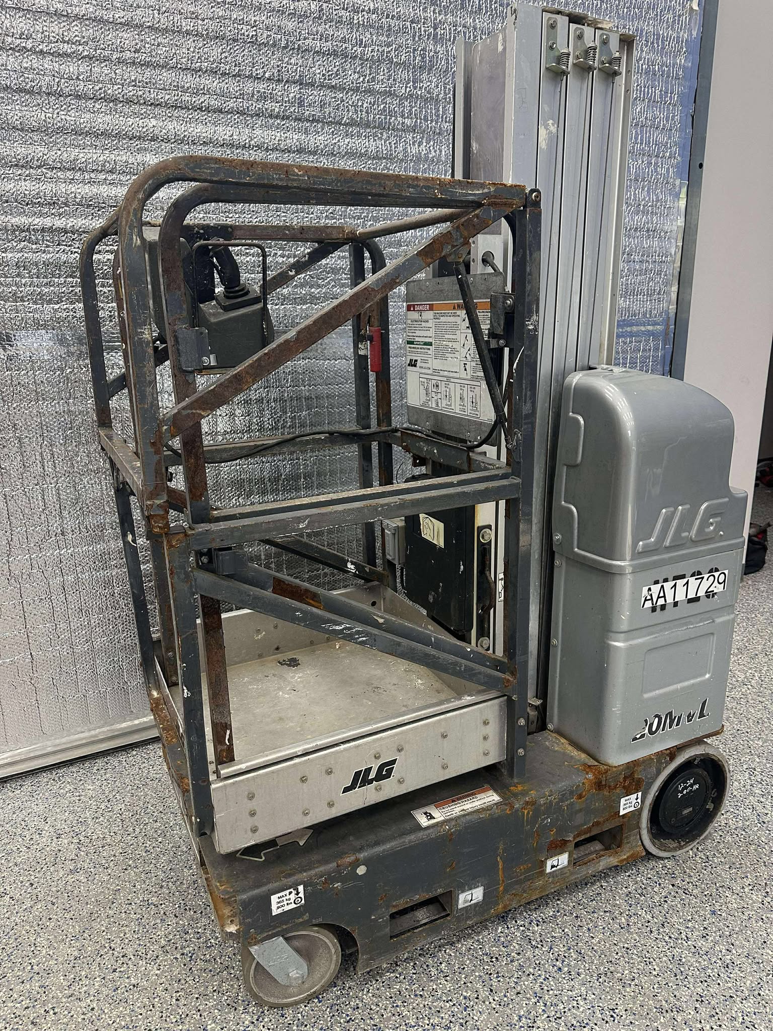 2010-JLG-20MVL-Electric-Vertical-Mast-Man-Lift