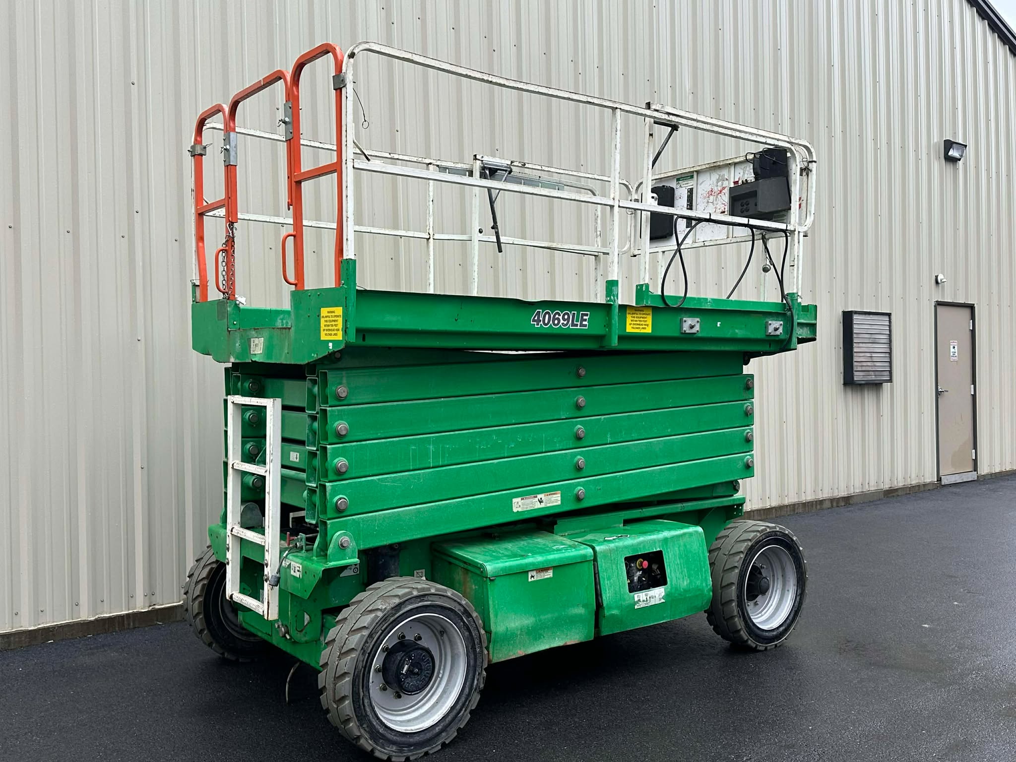 2017-JLG-4069LE-Electric-4x2-Scissor-Boom-Lift-Rough-Terrain-Man-Lift