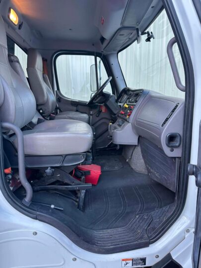 2016-Freightliner-114SD-Tandem-Axle-Dump-Truck-500hp-Diesel-Automatic-Kenworth-Peterbilt-Tri-Axle-Asphalt-Truck