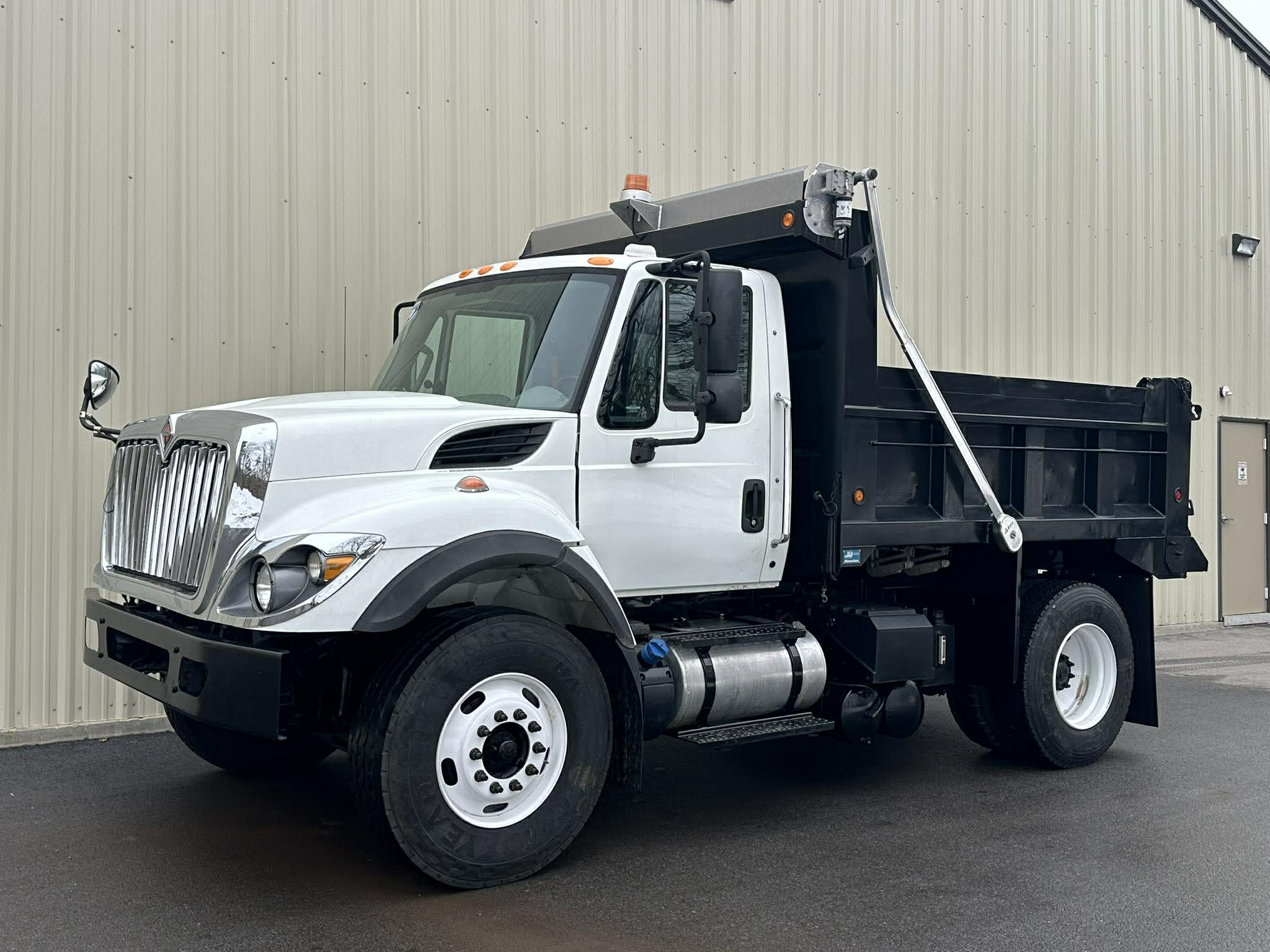 2016-International-7400-J&J-Dump-Truck-Hauler-Tri-Axle-Single-Axle-Tandem-Axle-Dump-Truck