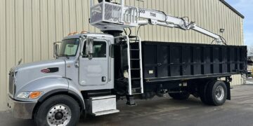 2017-Peterbilt-348-Hood-7000-Grapple-Truck-Trash-Truck-Material-Handler-Moving-Truck