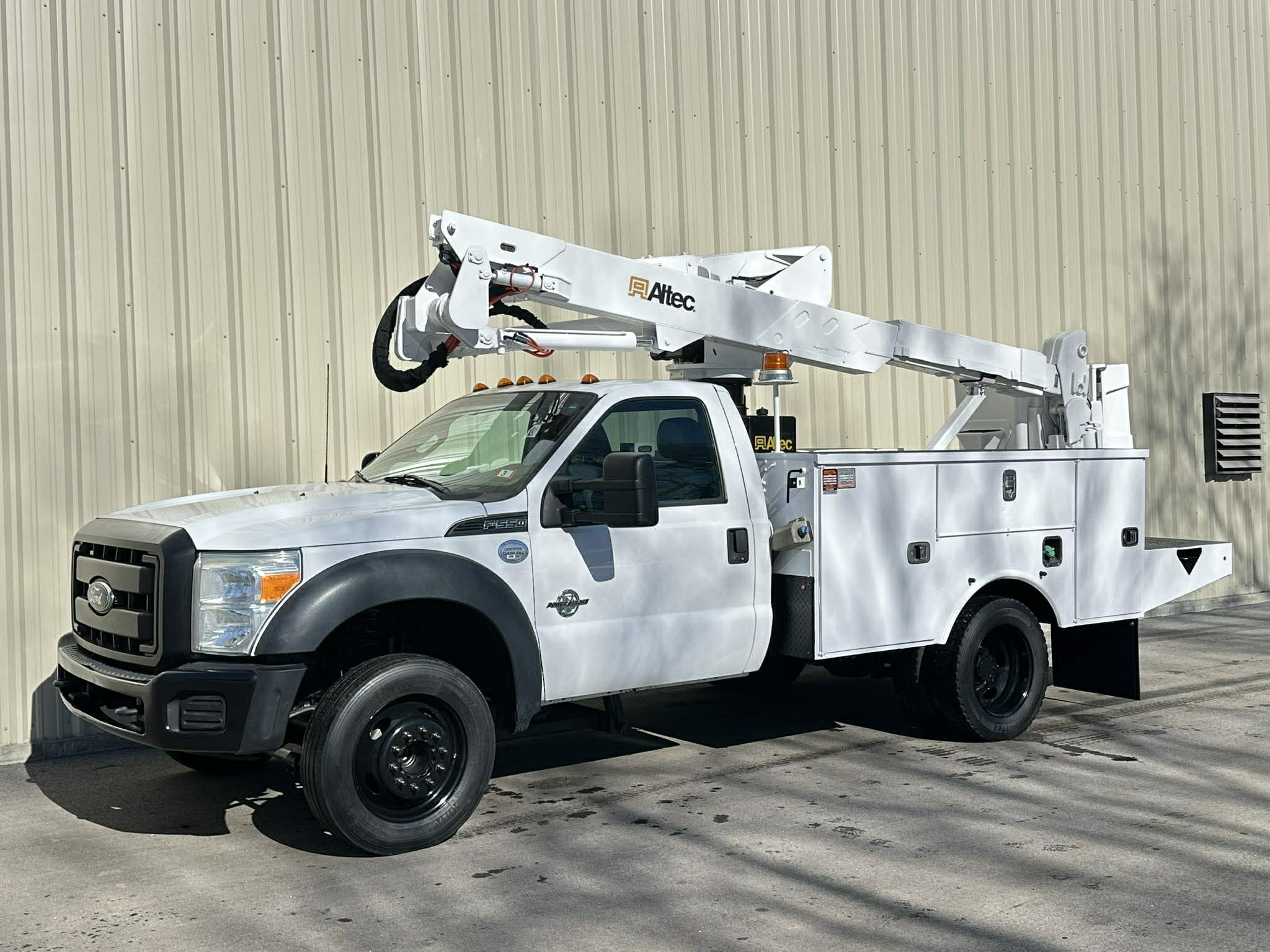 2016-Ford-F550-Altec-Utility-Lineman-Contruction-Boom-Terex-Truck-Bucket-Truck-Diesel-4X4-Utility-Work-Truck