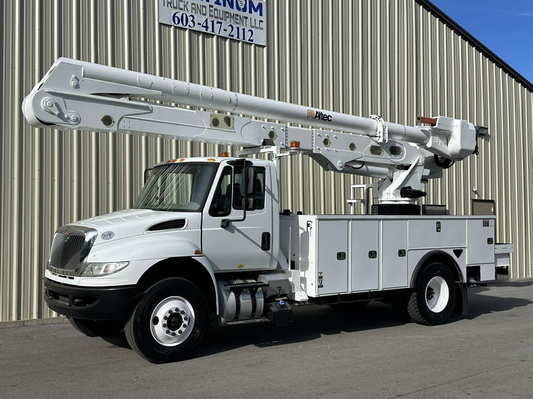 2018-International-4300-Altec-Utility-Material-Handler-Bucket-Boom-Truck-Diesel-Automatic-Terex-Versalift-Cummins-Crane-Linework-Storm-Stormchasers-Stormwork