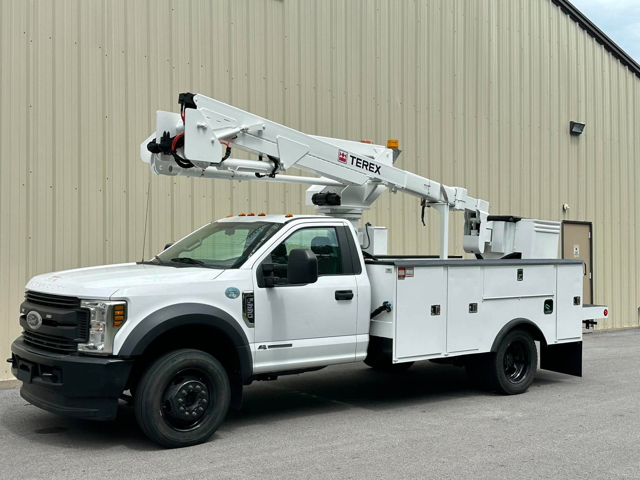 2018-Ford-F550-4x4-Terex-Utility-Bucket-Boom-UtilityLine-Truck